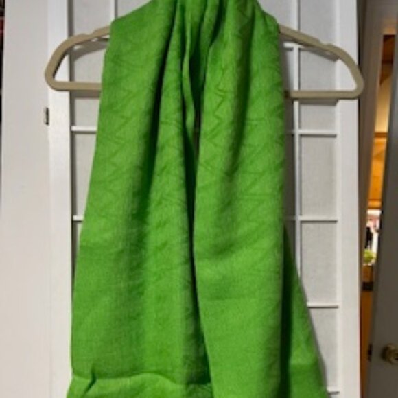 Almost New Michele Wang Bright Green Colored Wrap Scarf - Picture 3 of 7